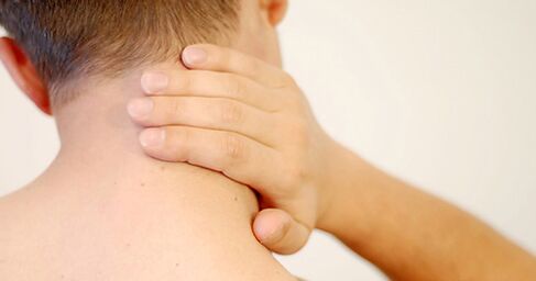 Servikal osteokondroz ile boyun ağrısı